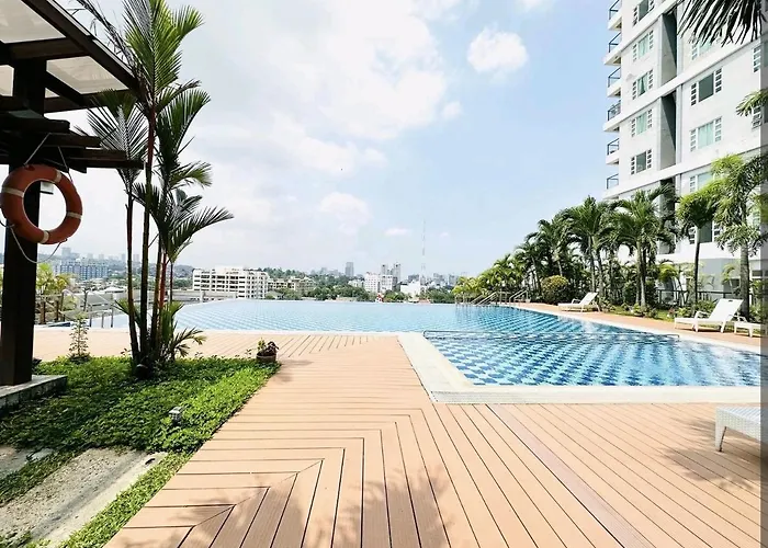 Aparthotel Group-friendly With Mall Access 4*