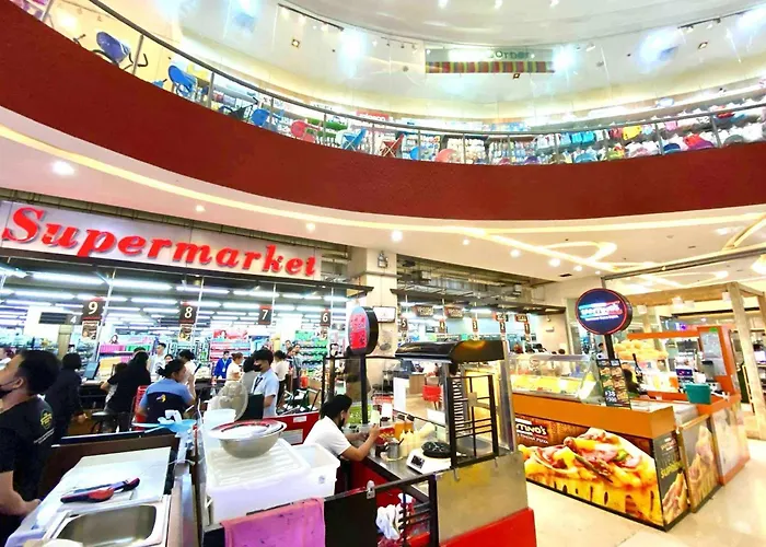 Group-friendly With Mall Access Aparthotel